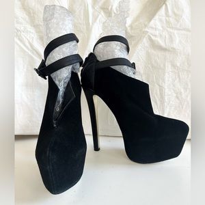 BEBE LEATHER BOOTIE WITH LEATHER ANKLE STRAP GOLD ZIPPER BACK PLATFORM HEEL 8